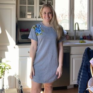 Tshirt dress with blue floral appliqué Size M